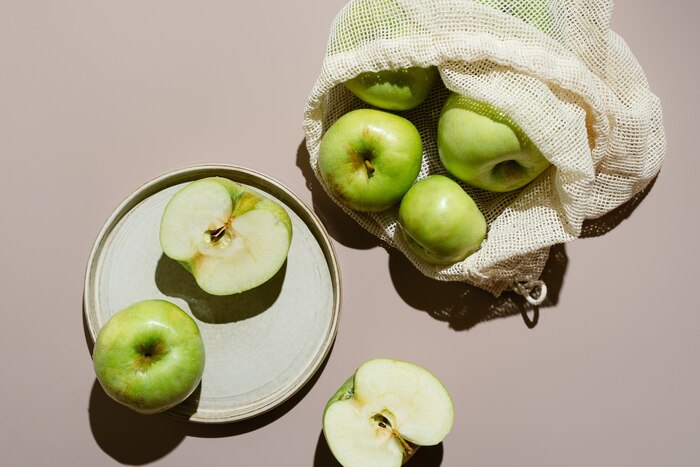 كيف يمكن للتفاح المساعدة في خفض نسبة الكولسترول الضار بالجسم؟ - فيتامين سي وتأثيره على الكولسترول الضار